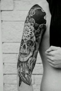 Tatuaggio di teschio messicano sul braccio